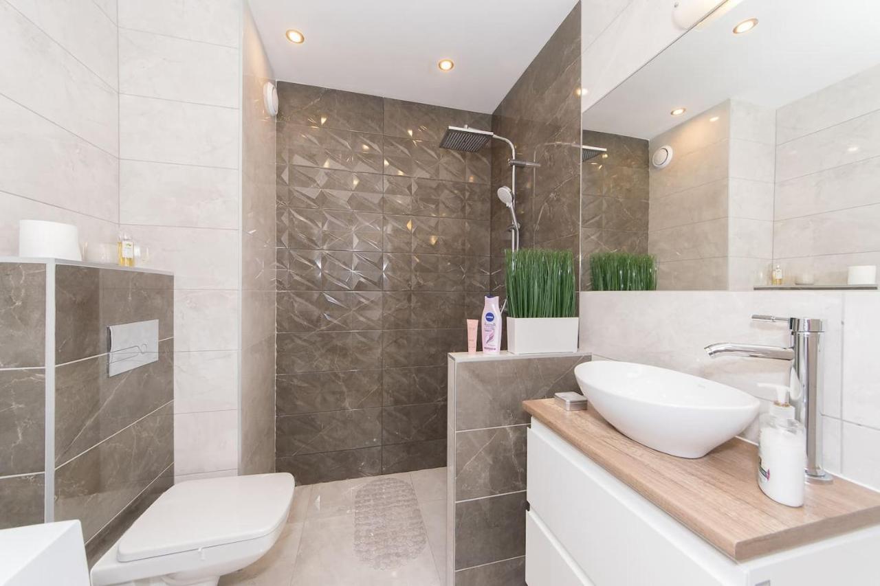 Cosy Studio With Private Garage P4You Pl Apartment Krakow Ngoại thất bức ảnh
